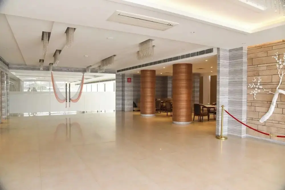 Лакхнау: Maa Kripa Hotel & Banquets
