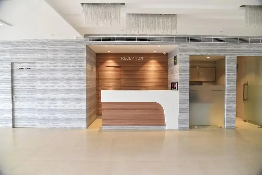 Лакхнау: Maa Kripa Hotel & Banquets