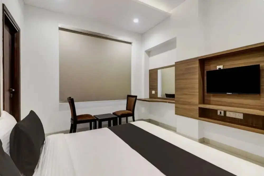 Джайпур: Hotel Paramount Jaipur