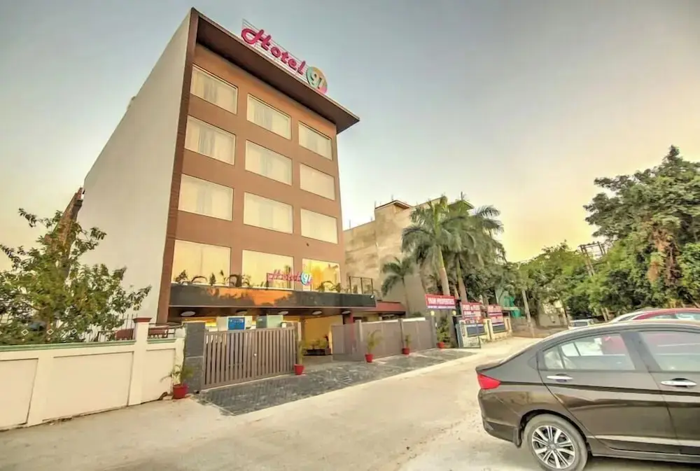 Hotel 91 Huda City Centre — фото 1