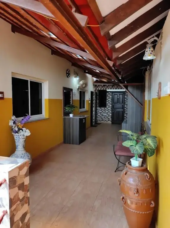 Анджуна: Colors Guest House