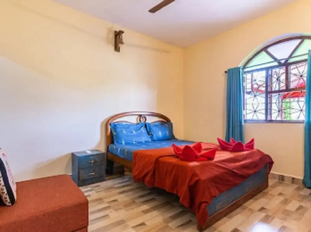Анджуна: Colors Guest House