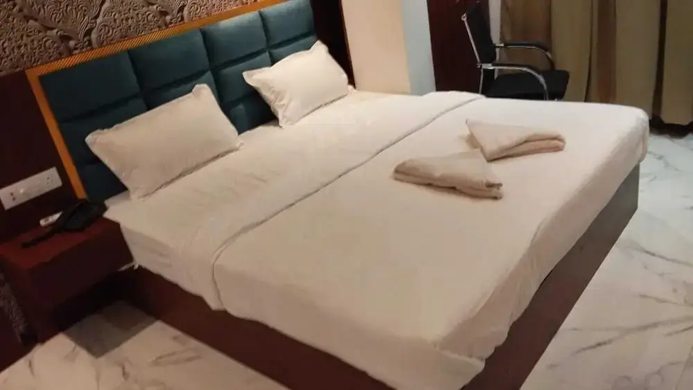 Деогхар: Hotel Tripka Square
