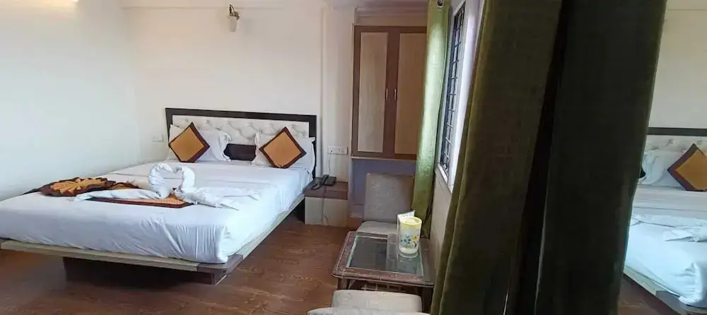 Шимла: Hotel Apsara By GRB