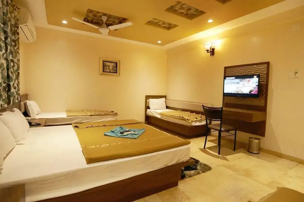 Ширди: Hotel Sai Suraj Park