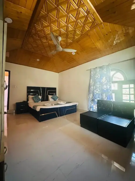 Шринагар: Barzam Lake View Resort