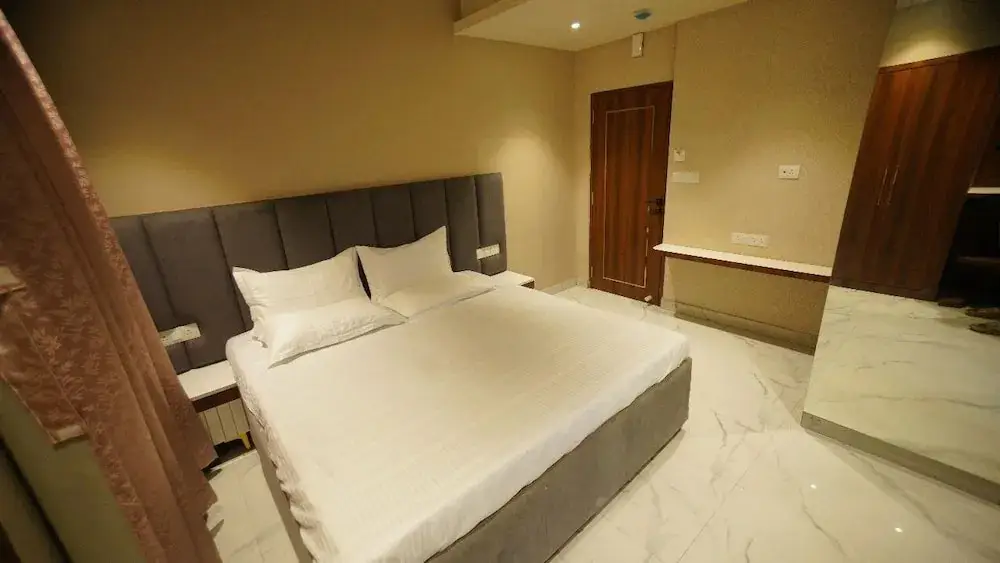 Колката: The Universe - Hotels & Banquets