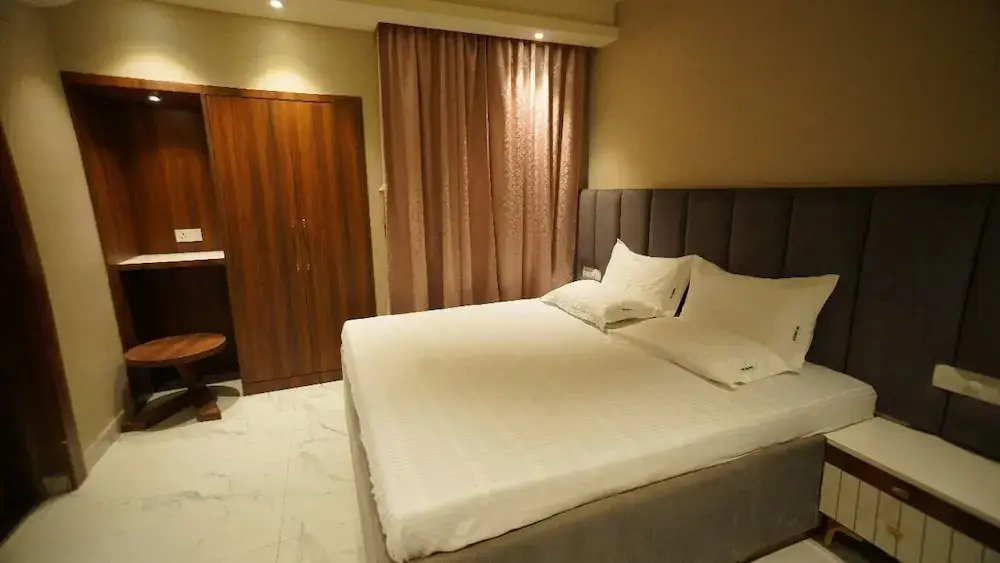 Колката: The Universe - Hotels & Banquets