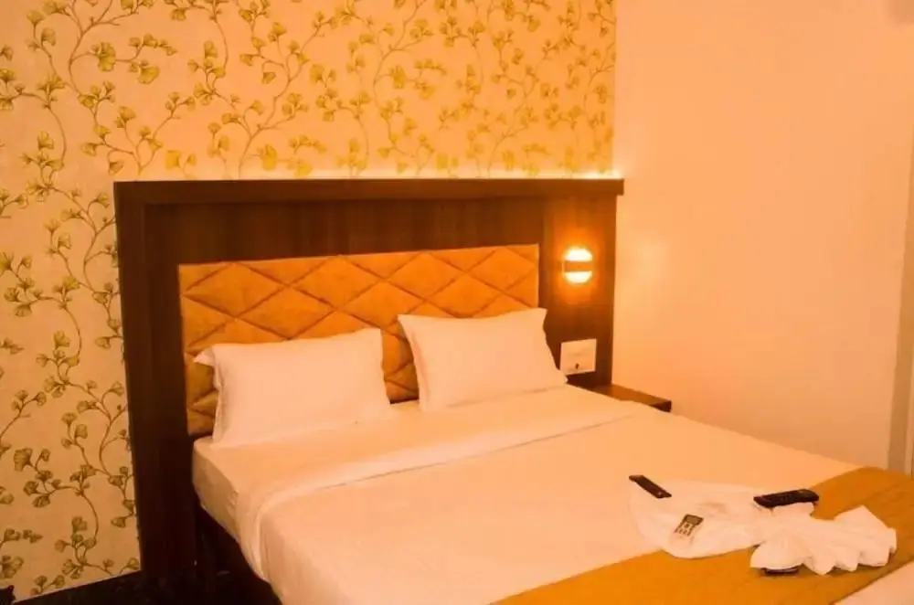 Тхане: Glitz Hotels AR Residency