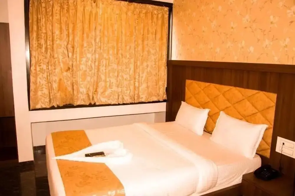 Тхане: Glitz Hotels AR Residency