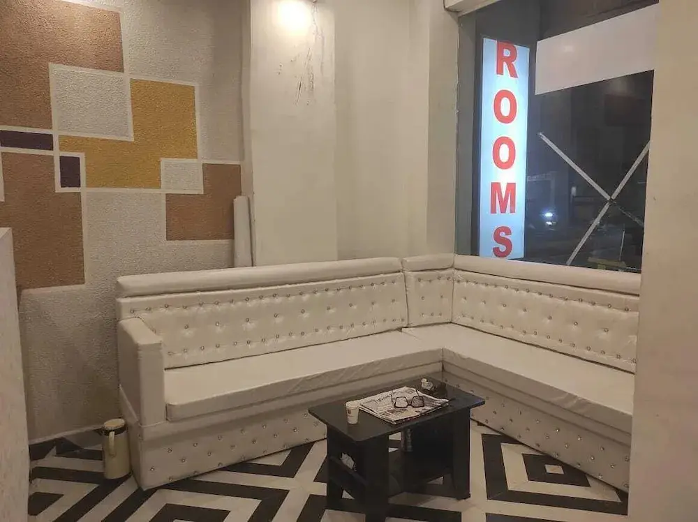Майсур: Hotel Eagle Top 1