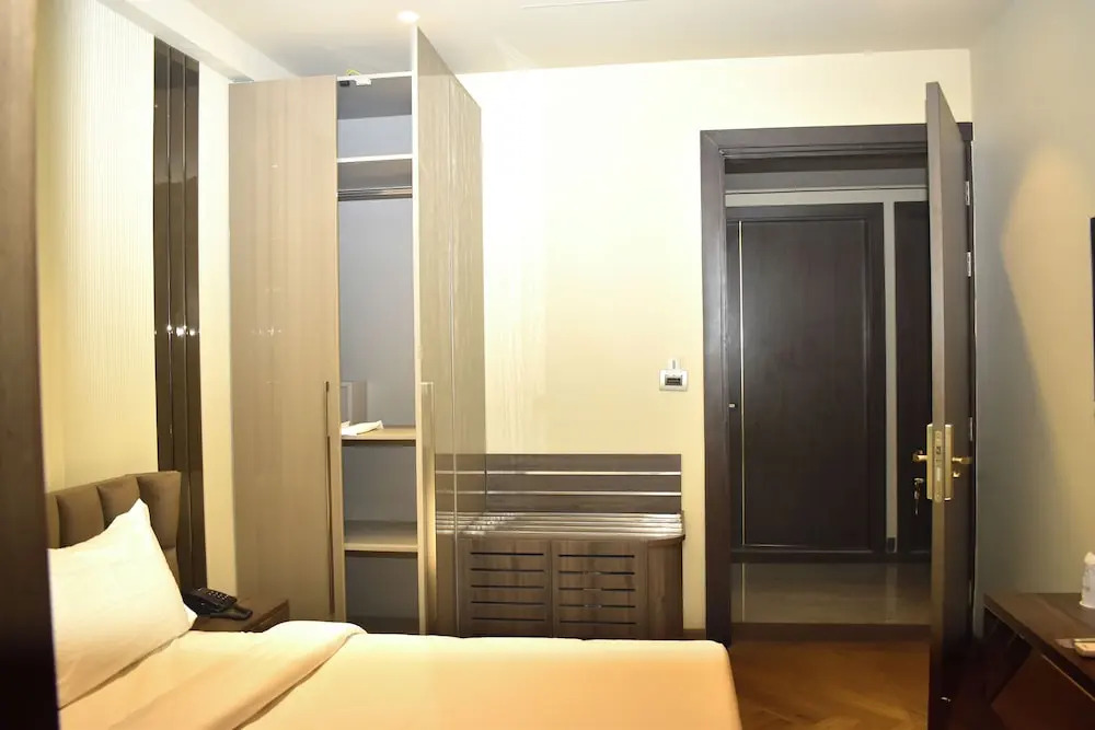 Нью-Дели: Hotel Cullinan By Qotel