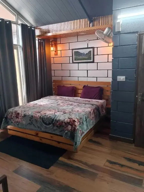 Казаули: Crestwood Kasauli Heights