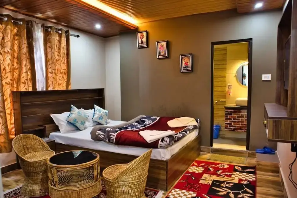 Курсеонг: Traditional Hotel And Restaurant