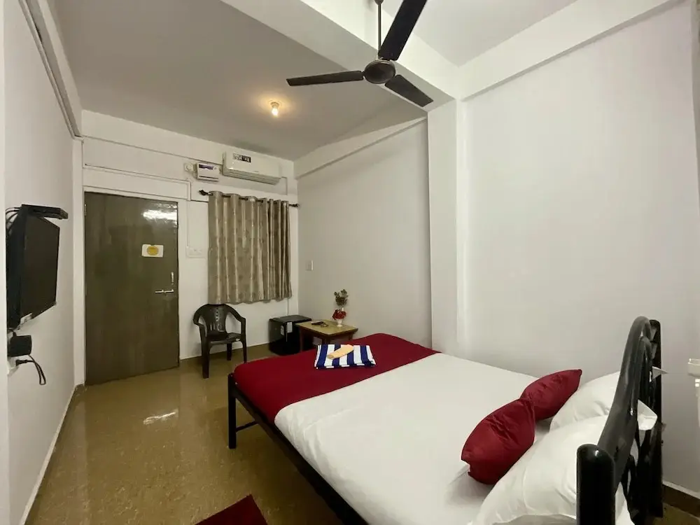 Арамбол: God Gift Hostel