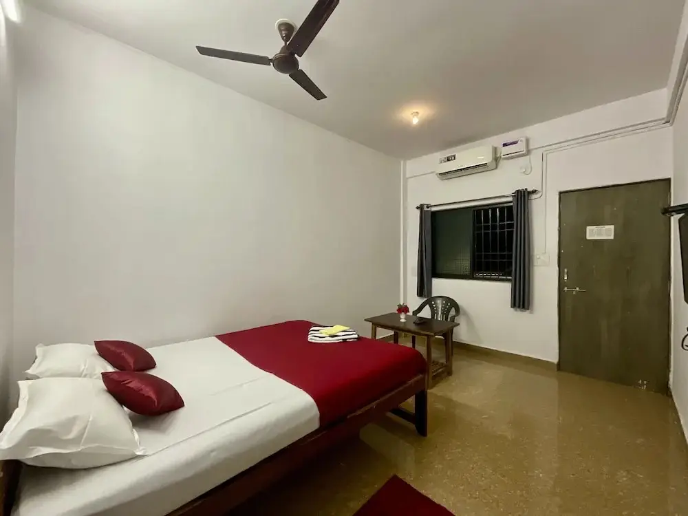 Арамбол: God Gift Hostel