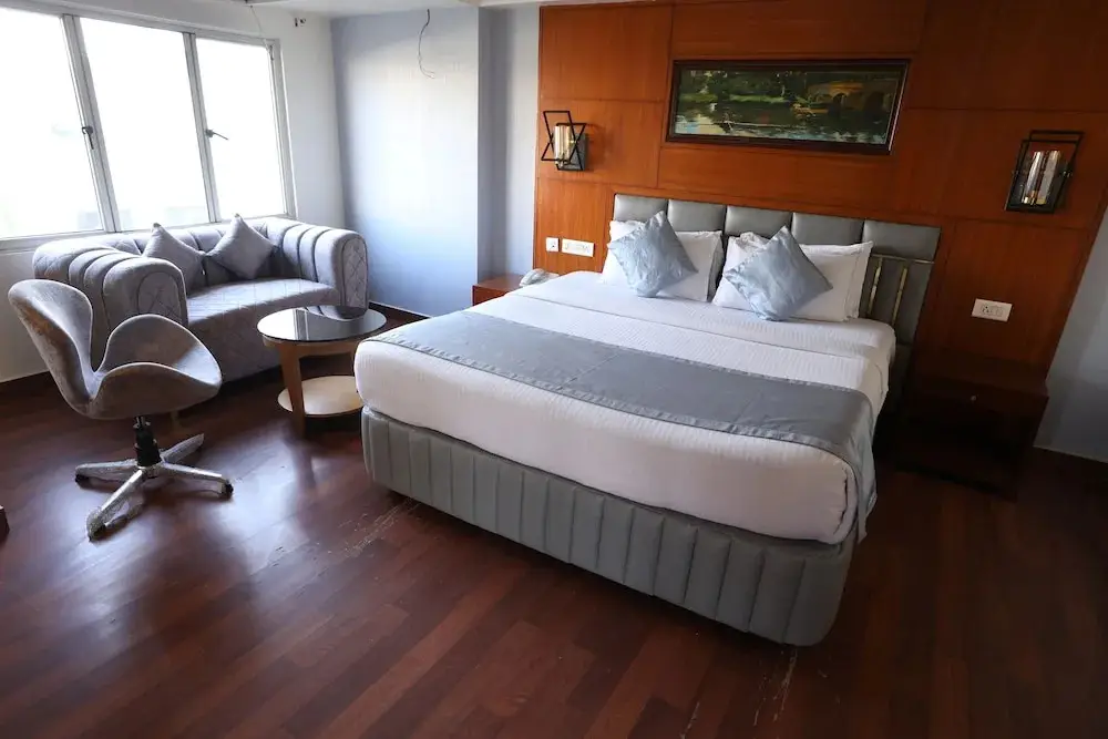 Хидерабад: Eastin Hotels