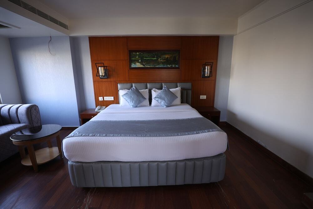 Хидерабад: Eastin Hotels