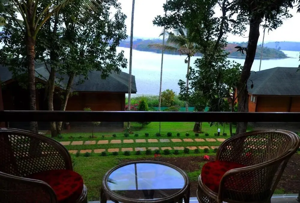 Султан-Батери: Room in Guest Room - Lakerose Wayanad Resort - Superior Lake View