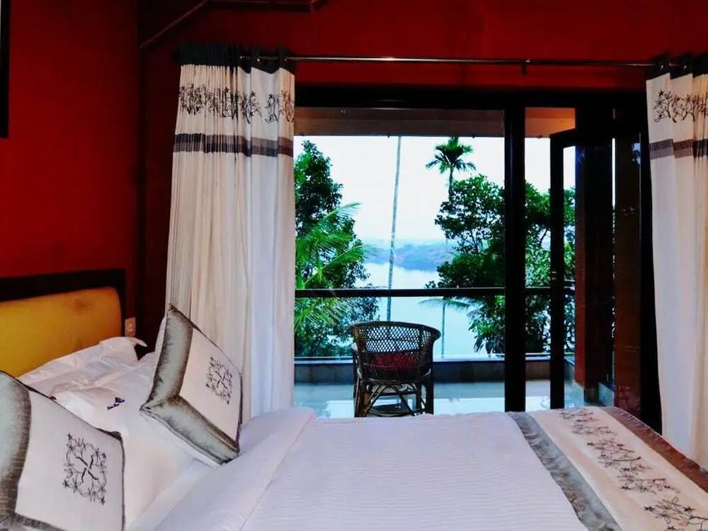 Султан-Батери: Room in Guest Room - Lakerose Wayanad Resort - Superior Lake View