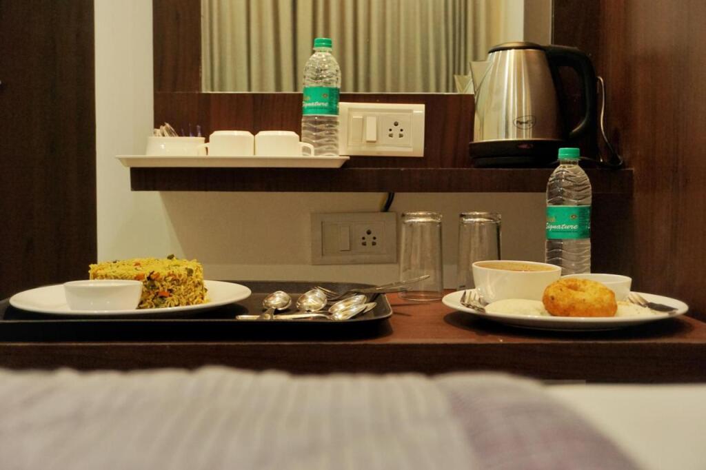 Chikkajala: Gateway Inn