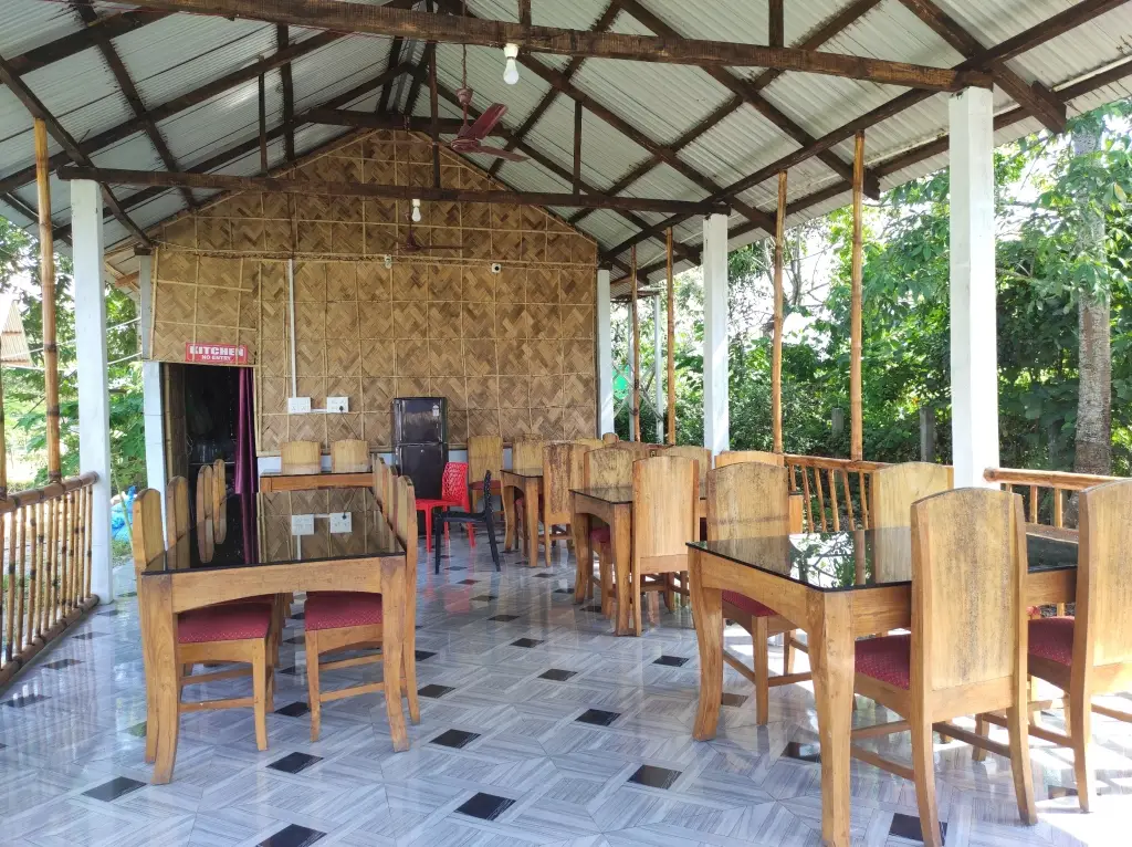Джиоти Гаон: Homocation Falcon Jungle Resort