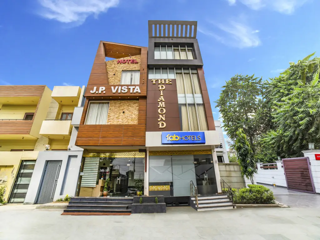 Fabhotel Diamond Zirakpur - Fully Vaccinated Staff — фото 1