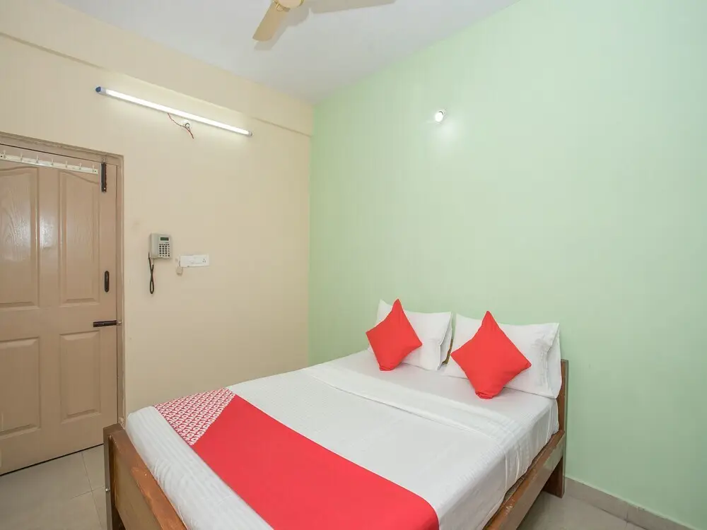 Бангалор: OYO 12776 SV Suites