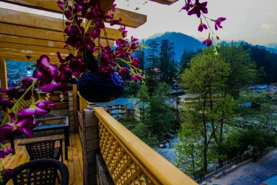 Манали: Whispering Valley Resort & Roof Top Cafe