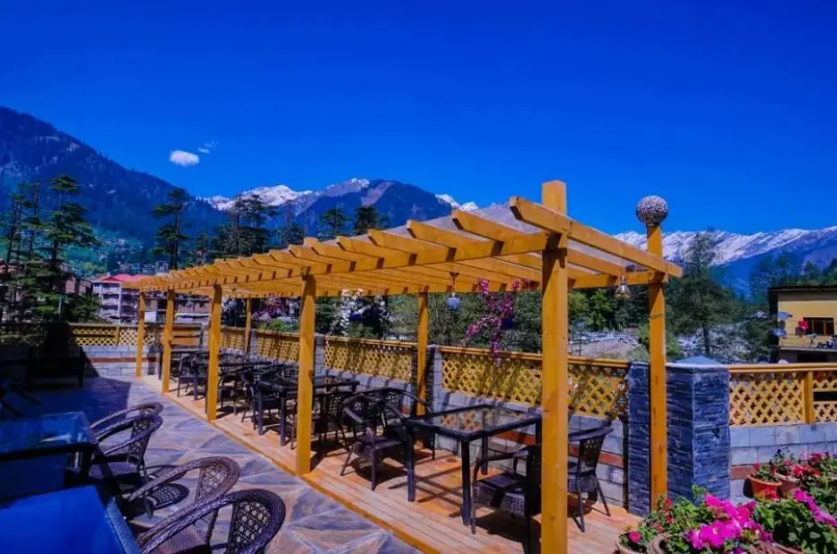 Манали: Whispering Valley Resort & Roof Top Cafe