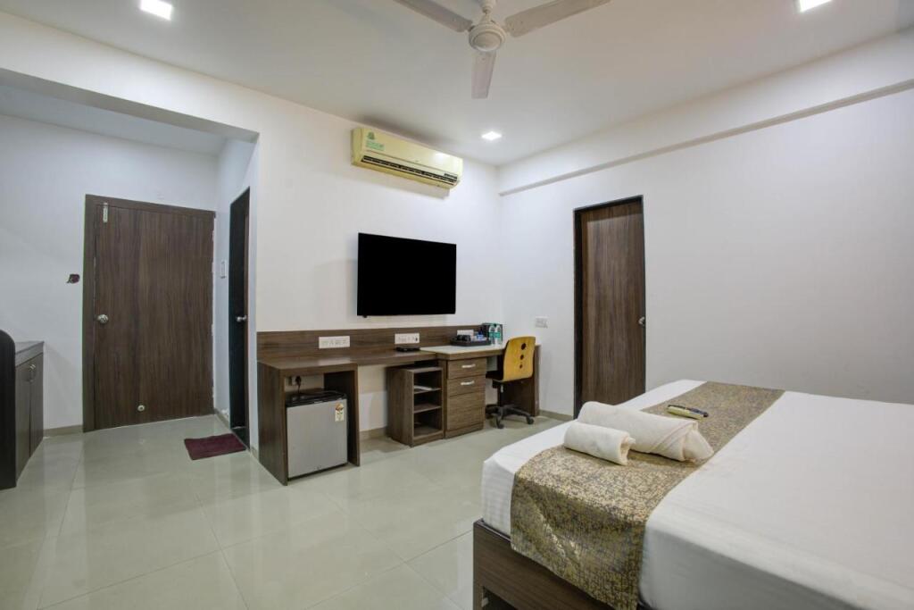 Пуна: StayBird - AERITH STUDIOS, Exclusive Residences, Kharadi