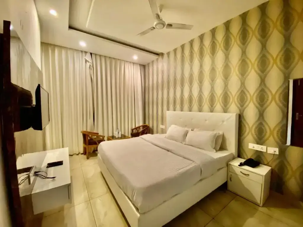 Зиракпур: Hotel Hollywood - Family Hotel