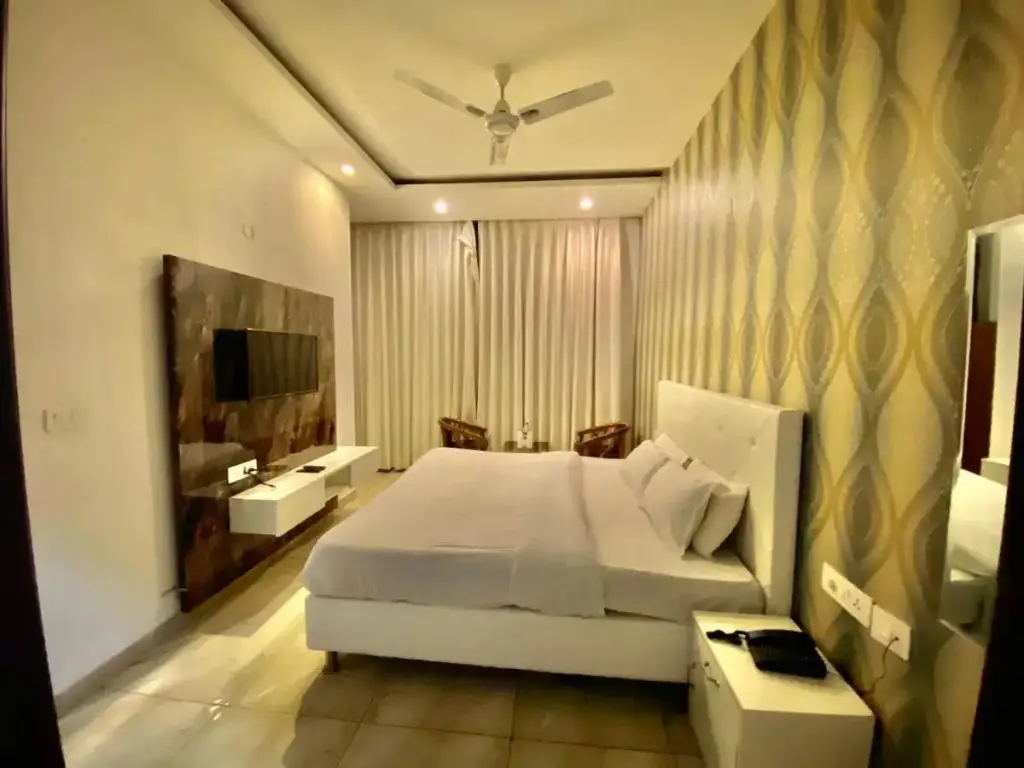 Зиракпур: Hotel Hollywood - Family Hotel