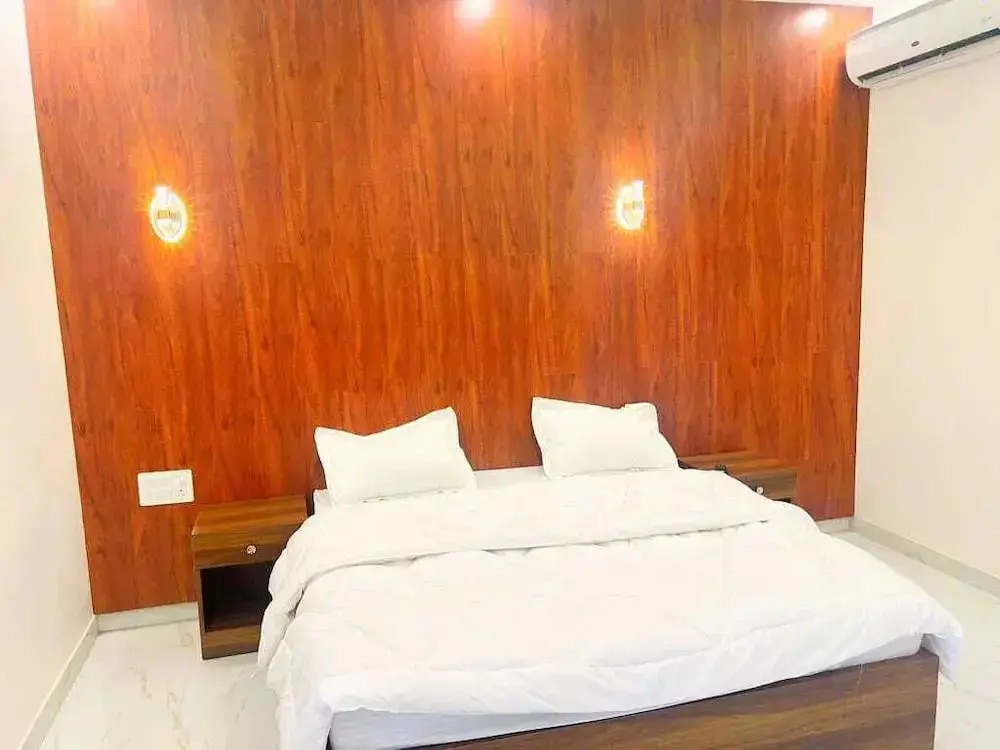 Гуруграм: Kingfisher Luxury Resort