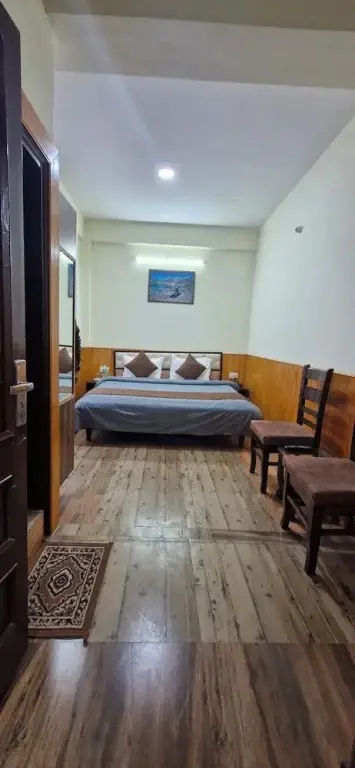 Шимла: White Villa