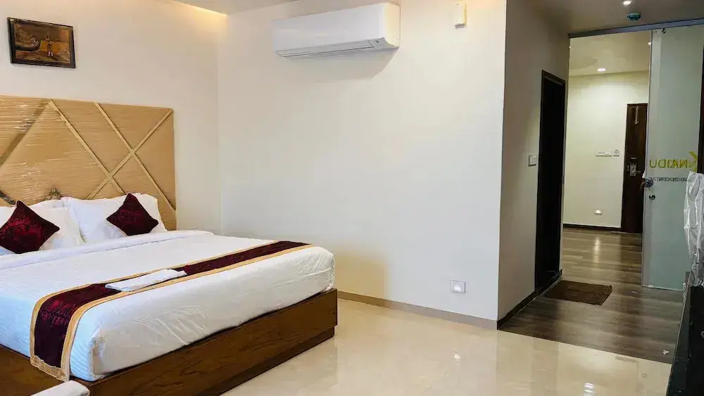 Варангал: MK Naidu Hotel & Conventions Center