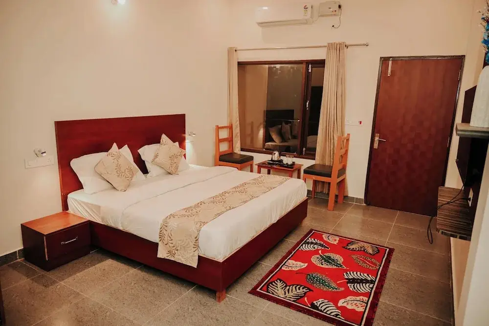 Наинитал: Corbett Secret Hideout