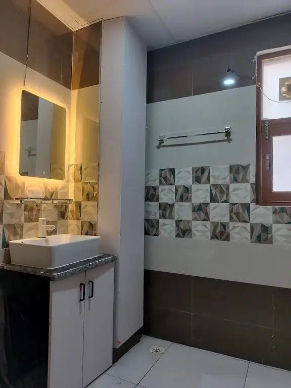 Нойда: Xact Homes
