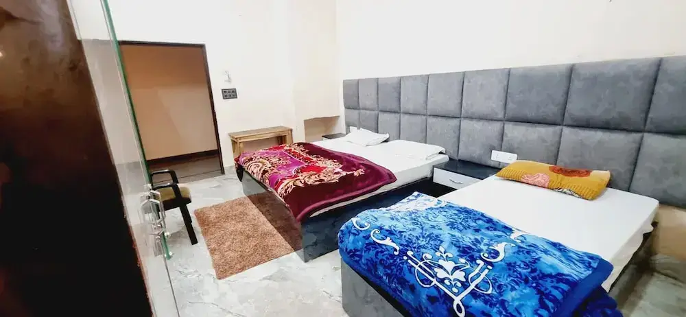 Айодхья: Surya Palace