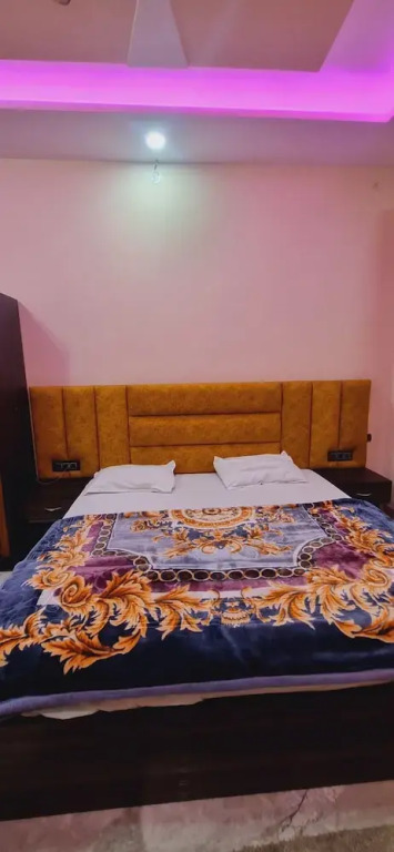 Айодхья: Surya Palace
