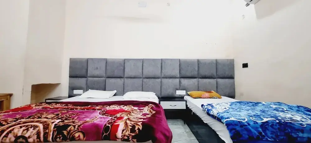 Айодхья: Surya Palace