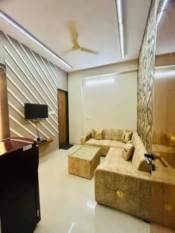 Индаур: The Cozy Stay