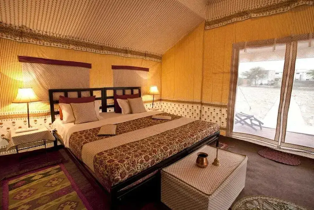 Джуси: Royal Kumbh Tents Prayagraj