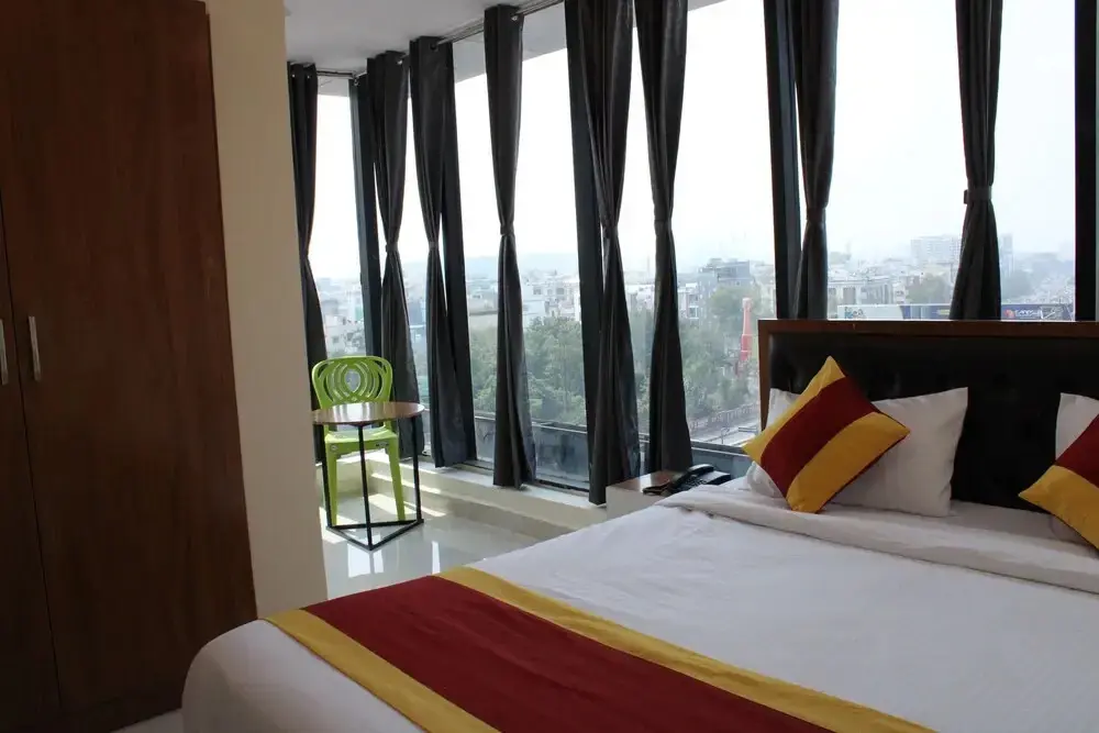 Хидерабад: Hotel SVR Luxury Rooms