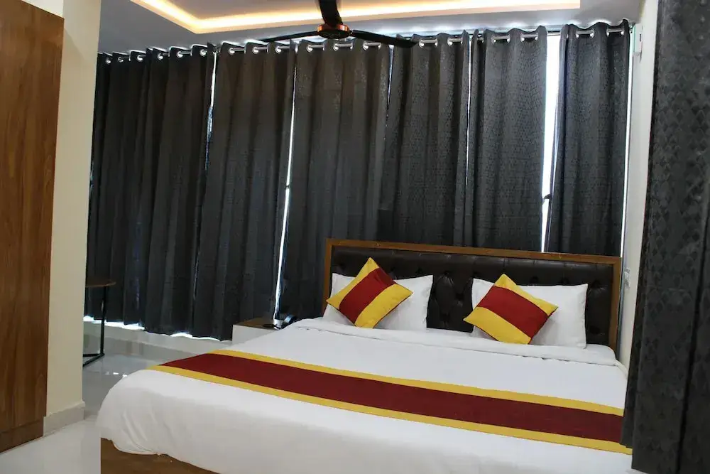 Хидерабад: Hotel SVR Luxury Rooms
