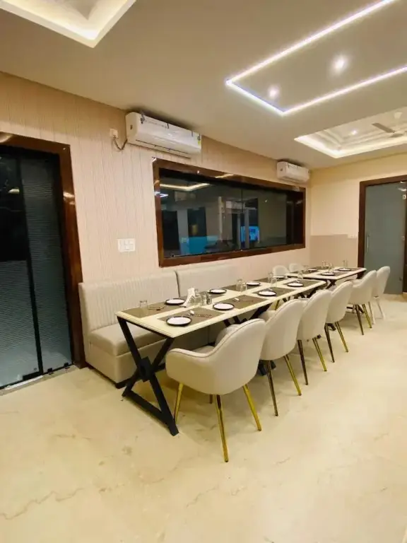 Вриндаван: Hotel Mango Tree & Suites