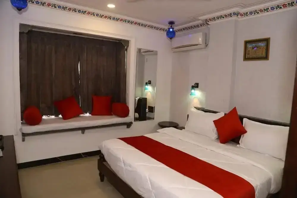 Удаипур: Hotel Ambika Chirwa House