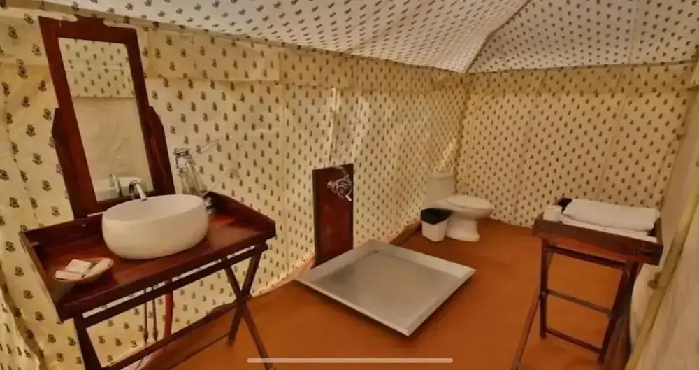 Джуси: IRCTC Tent City Prayagraj