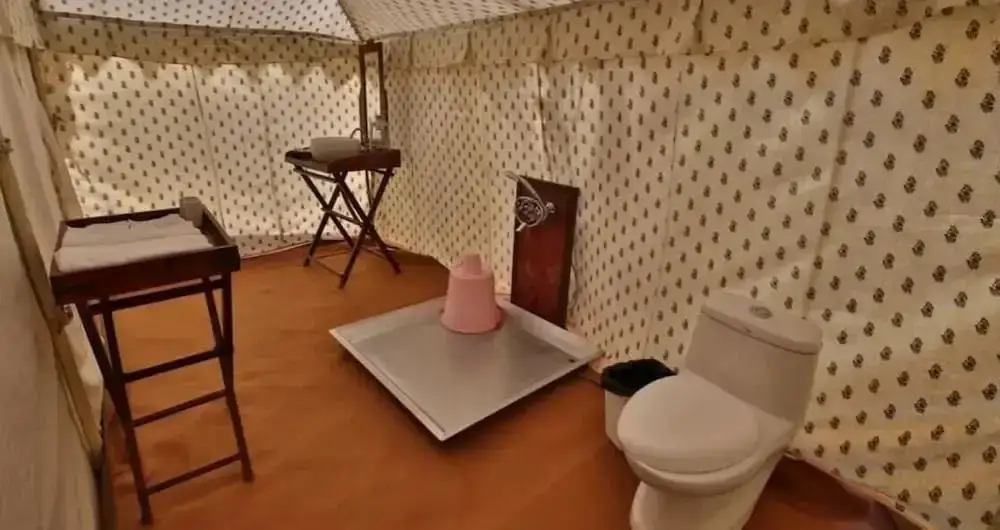 Джуси: IRCTC Tent City Prayagraj
