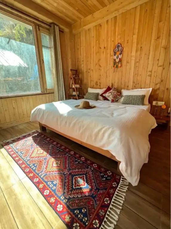 Гушайни: Kefi Bakehouse & Stays Tirthan